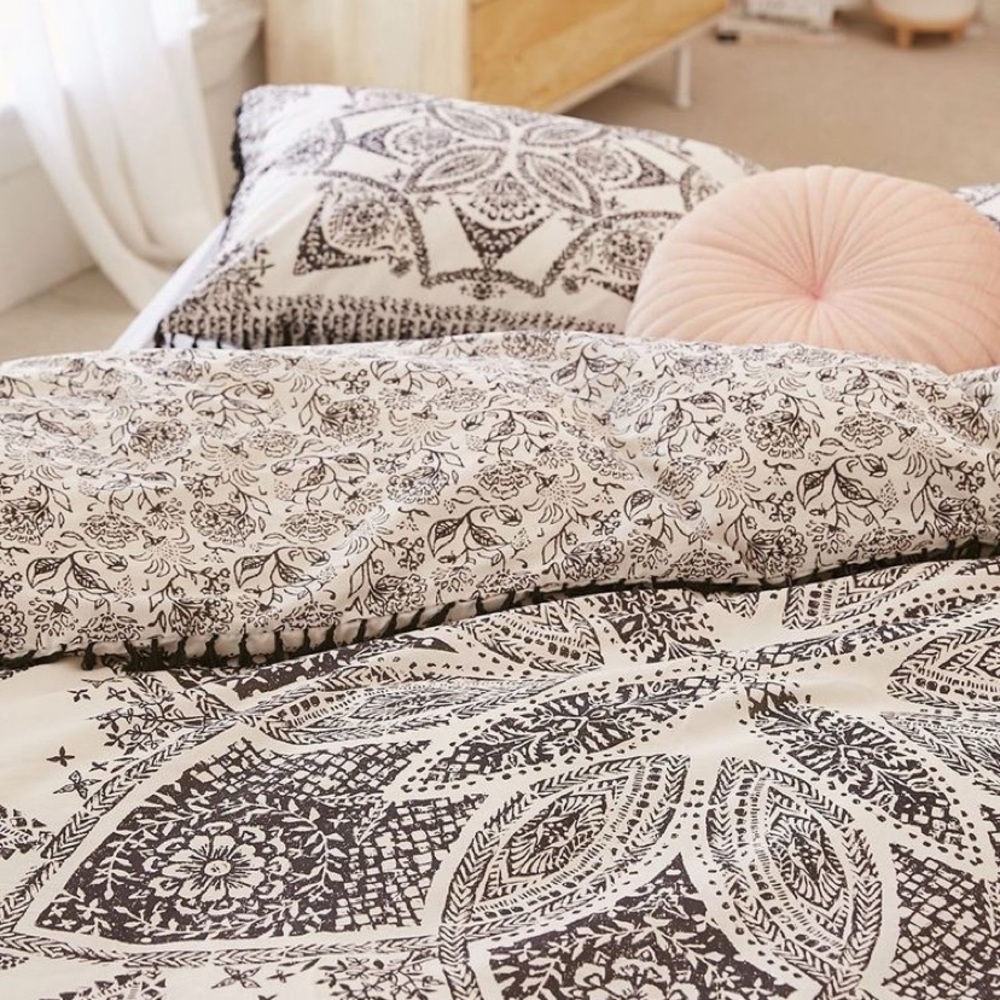 SOLD ❌ Urban Outfitters duvet cover set